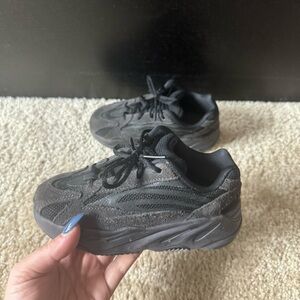 Adidas Yeezy Boost 700 V2 Vanta Toddler Sneaker Size:10